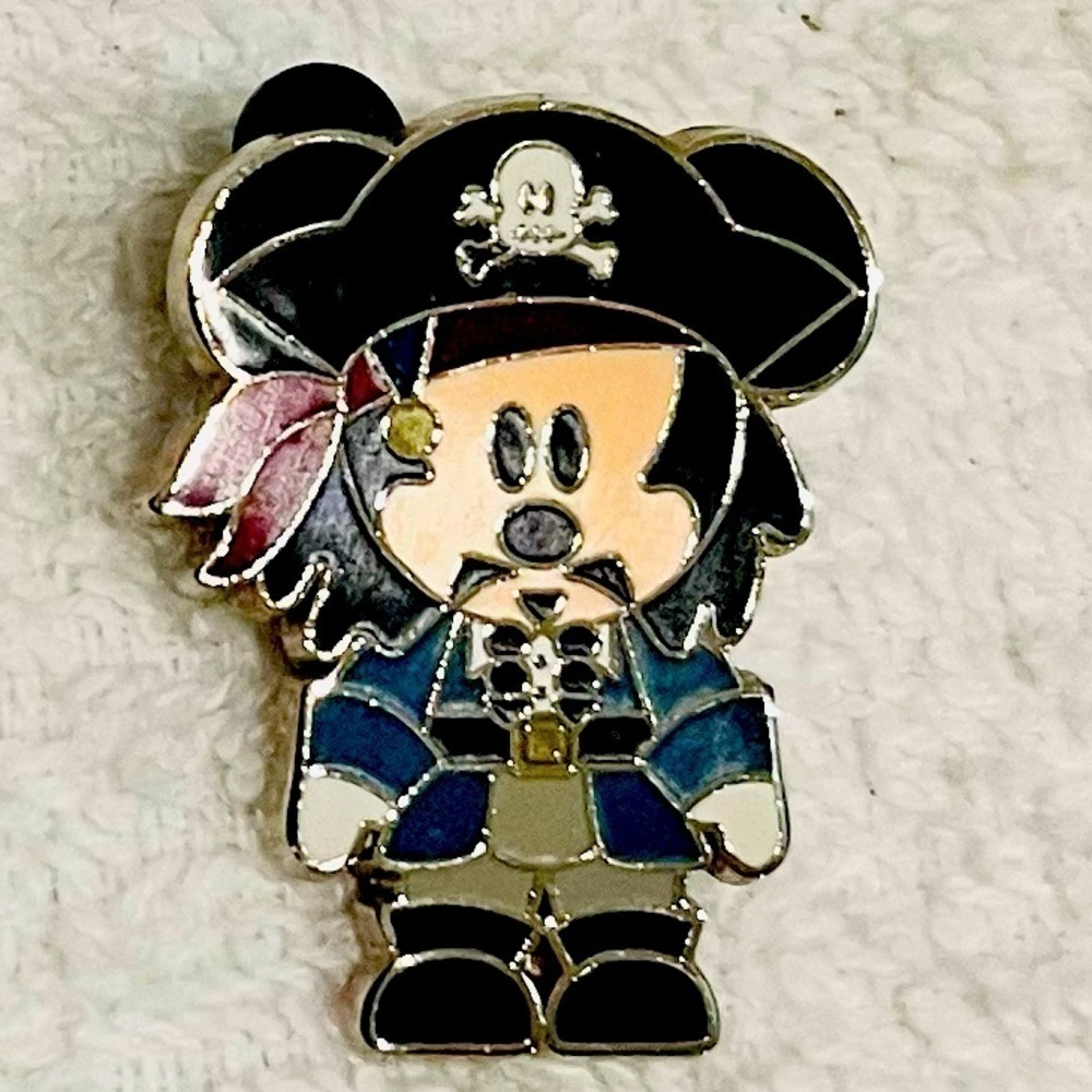 Pirate Mickey trader pin